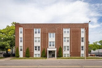 Building Photo - 1518 University Ave W