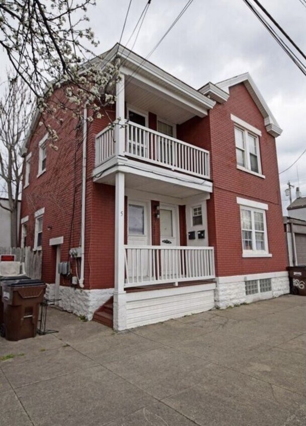Primary Photo - 5 E 10th St