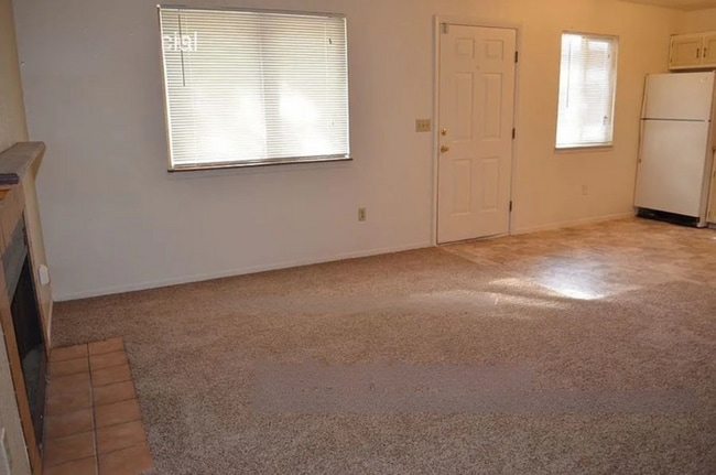 Building Photo - 2-bedroom apartment home on cul de sac!