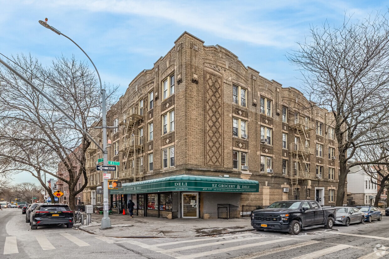 Primary Photo - 4015 7th Ave