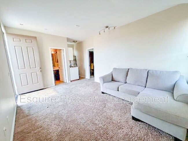 Building Photo - 530 Owens River Dr