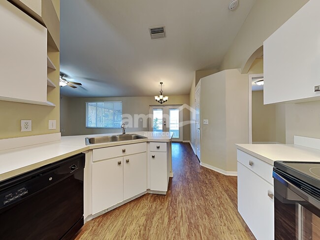 Building Photo - 10527 Juliano Dr