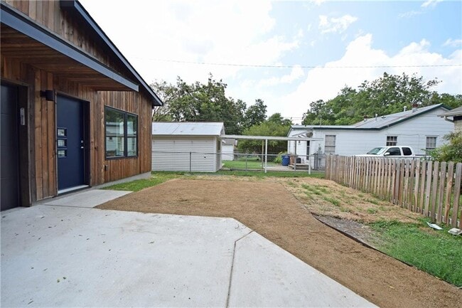Building Photo - 5405 Sunshine Dr