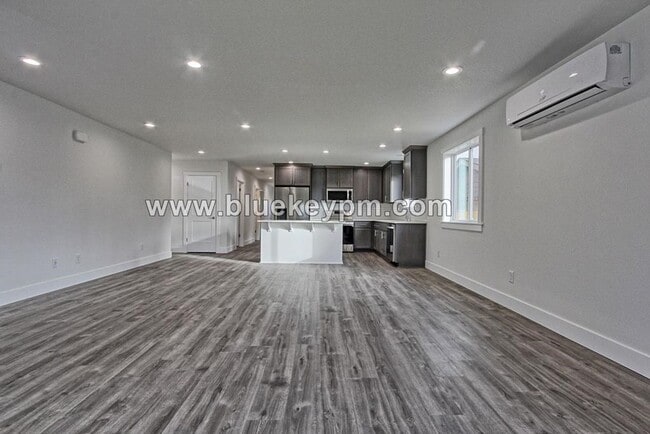 Building Photo - 3 Bed, 2 Bath Home in Image Neighborhood