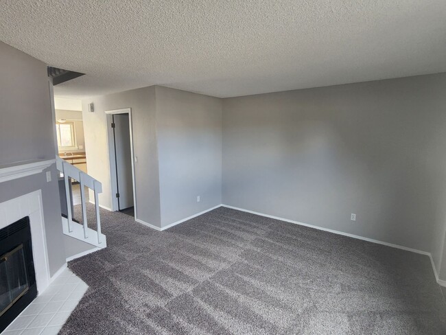 Building Photo - Fantastic 2-Bedroom Townhome in Briargate! Union and Lexington.