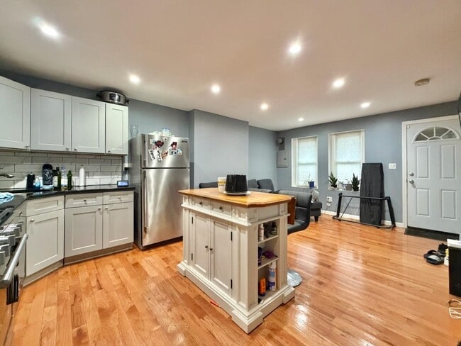 Foto del edificio - 169 Belmont Ave