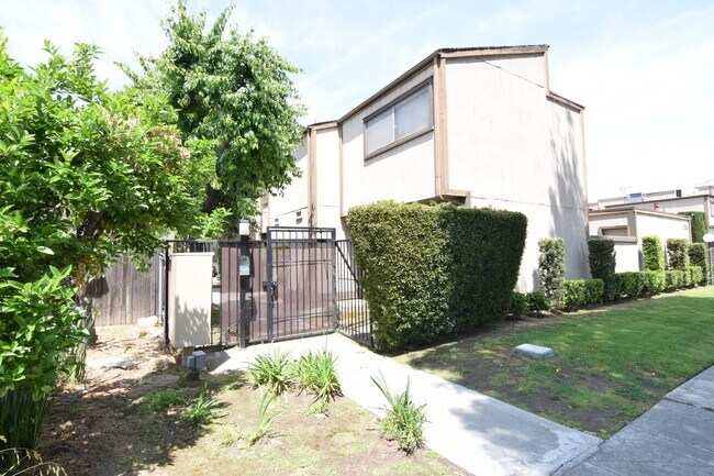 Foto del edificio - 1295 Elm Ave