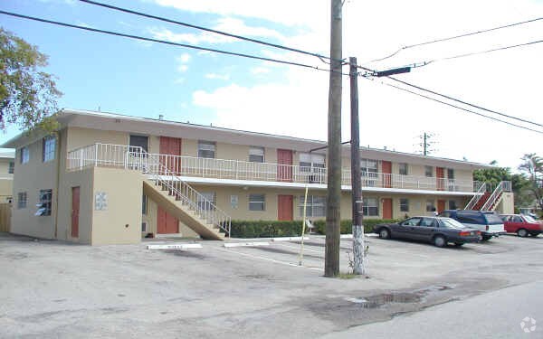 Primary Photo - 1600 NE 3rd St