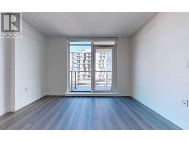 Photo du bâtiment - 8188-8188 Fraser St