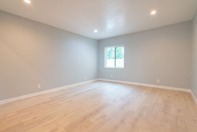 Building Photo - 20239 Hartland St