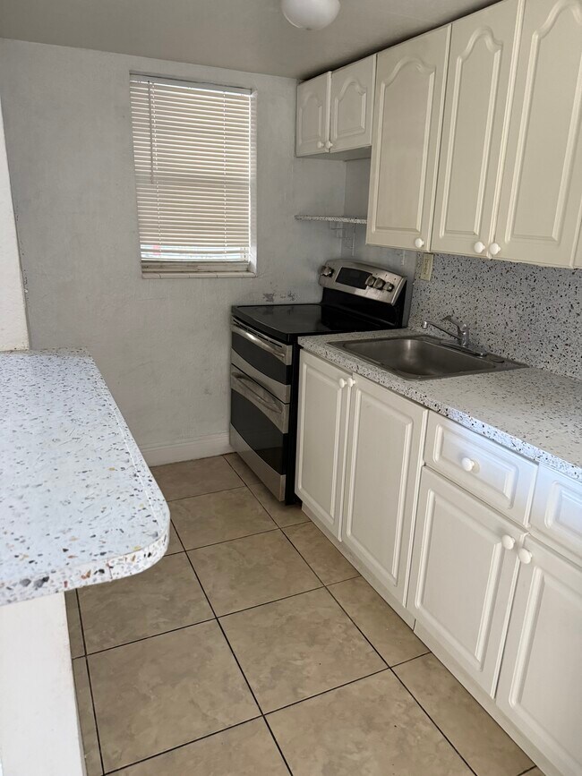 Foto del edificio - 3901 SW 112th Ave