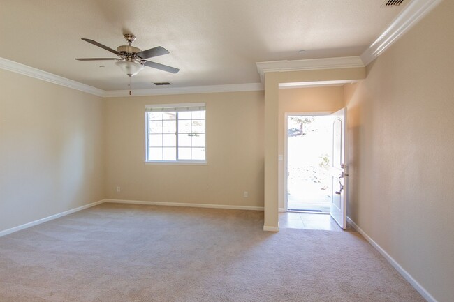 Building Photo - Beautiful 4 Bedroom Home in Highland Park!