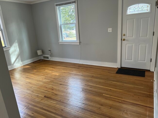 Living Room - 830 Cedarcroft Rd