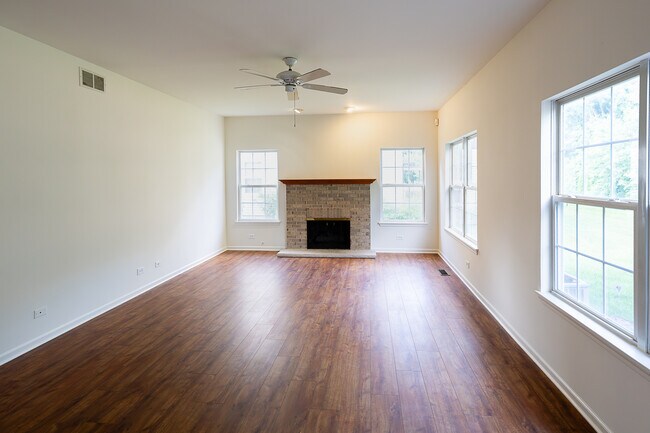 Foto del edificio - 2803 Bluewater Cir