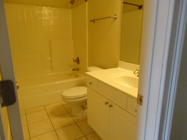 Building Photo - 2290 Beach Forest Dr
