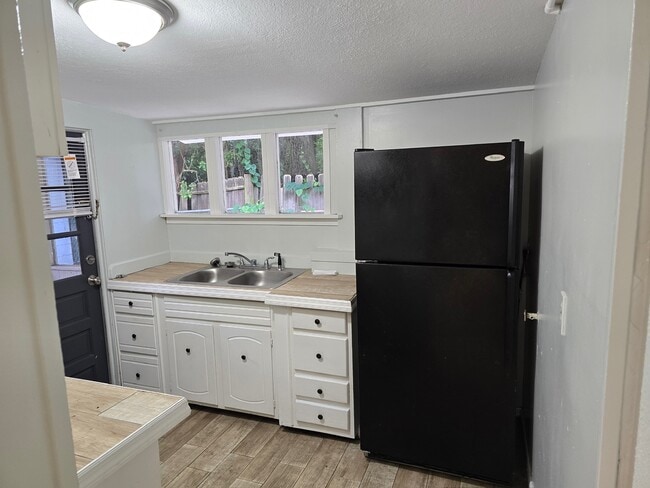 Building Photo - 7107 Arlet Dr