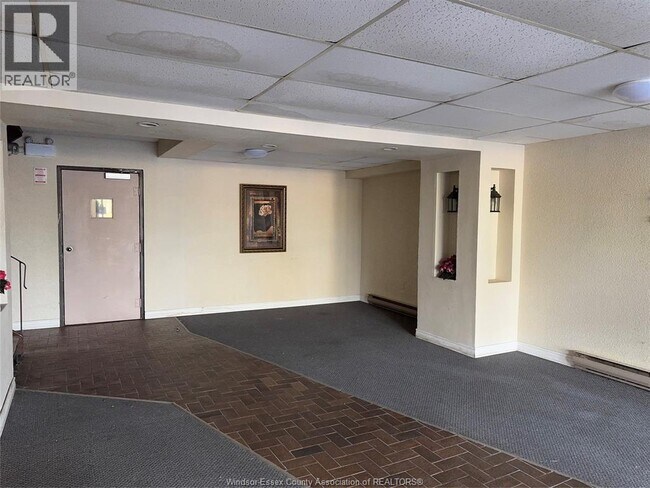 Building Photo - 2565 Lauzon Rd