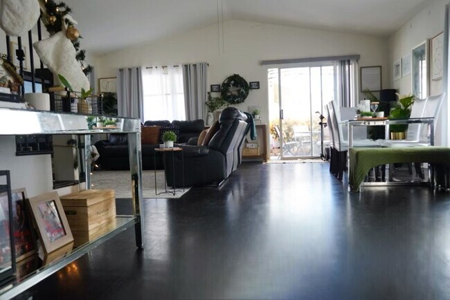Foto del edificio - 4 Bedroom, 3 bath house in Ewa Beach
