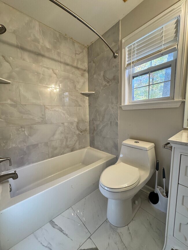 Foto del edificio - 104 Hamlin Dr