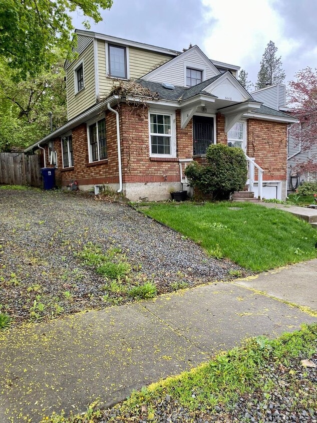Primary Photo - Perry District 3 Bedroom 2 Bath Brick Home