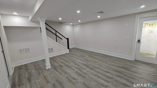 Building Photo - 42 Poe Ct