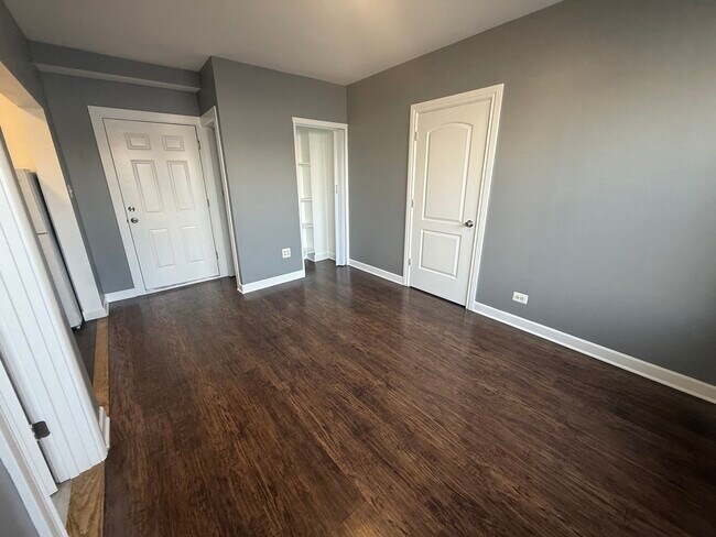 Foto del edificio - 3420 W Irving Park Rd