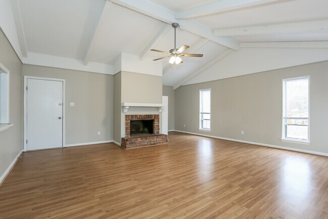 Foto del edificio - 5425 Randolph Rd