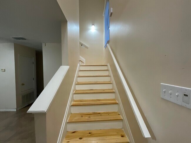 Foto del edificio - 915 Rutledge Dr