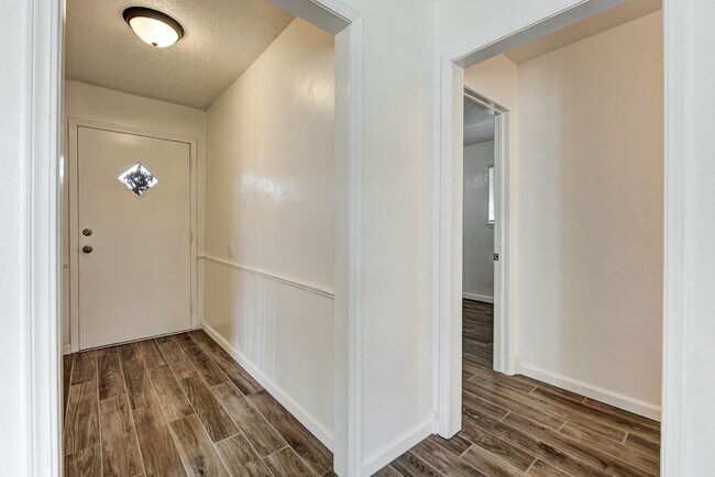 Foto del edificio - 1512 Pinewood Dr