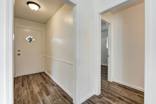 Photo - 1512 Pinewood Dr House