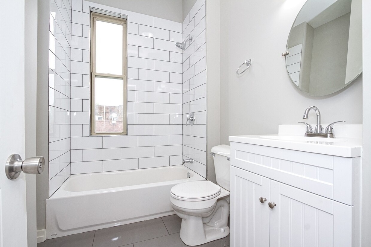 Bathroom - 7132 S Ellis Ave (Chicago, IL)