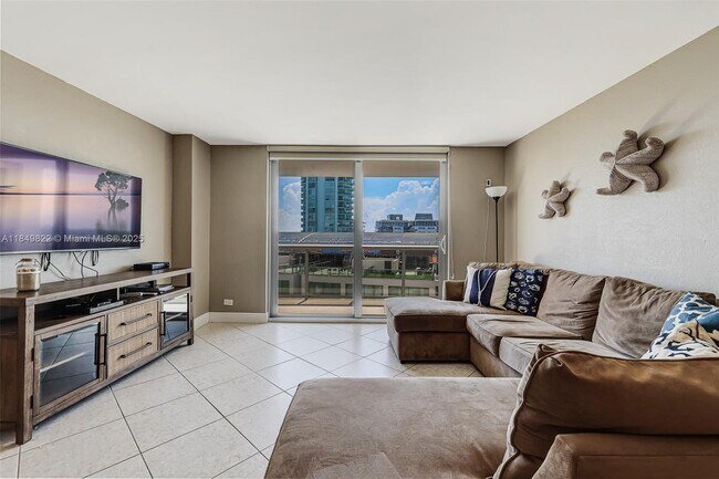 Foto del edificio - 6039 Collins Ave