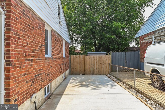 Foto del edificio - 2213 Lewisdale Dr