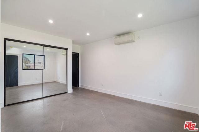 Foto del edificio - 6236 Sale Ave