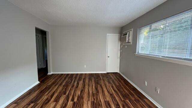 Photo - 210 Hendricks Blvd House