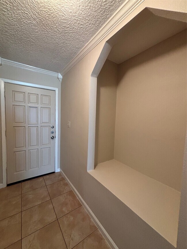 Foto del edificio - 16610 Forest Bend Ave