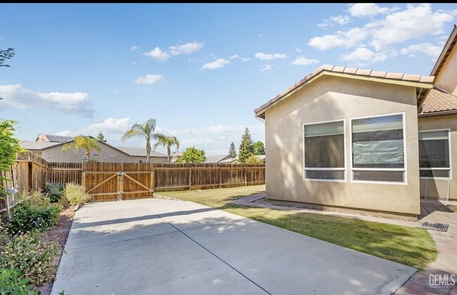 backyard Rv Parking - 5401 Vista del Mar Ave