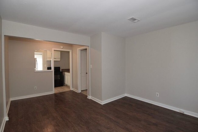 Foto del edificio - All-Electric 2 Bedroom Duplex - Section 8 OK