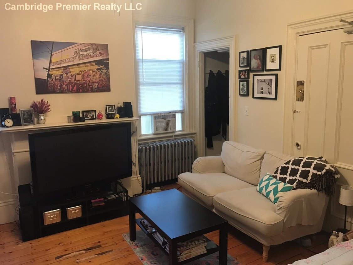 Primary Photo - 86 Ellery St