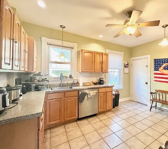 Building Photo - 83 Wensley St