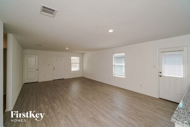 Foto del edificio - 10507 McClintock Dr