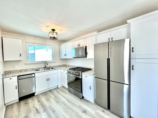 Building Photo - 208 Marine Ave
