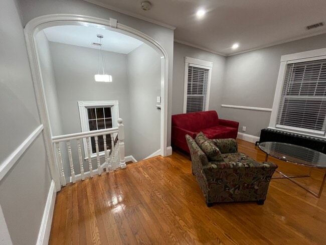 Building Photo - 548 High St