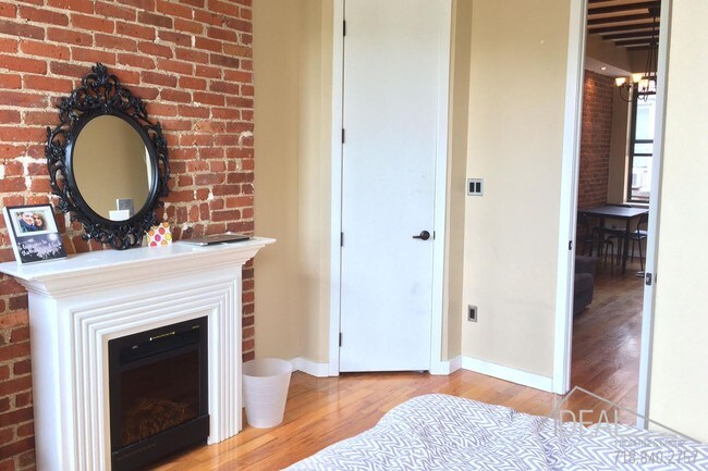 Foto del edificio - 912 St Johns Pl