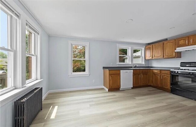 Foto del edificio - 166 Roger Williams Ave