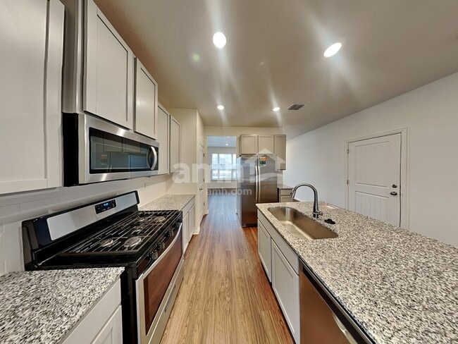 Building Photo - 2718 Wolfcreek
