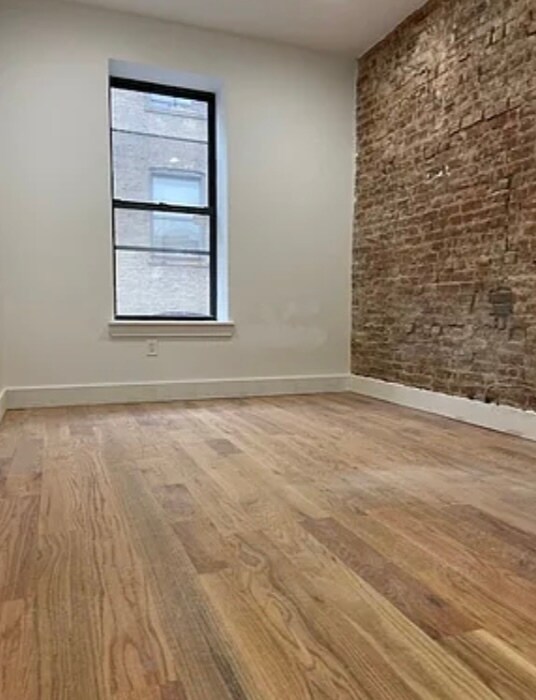 Foto del edificio - 294 Rogers Ave
