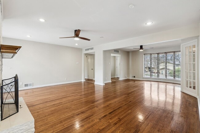 Foto del edificio - 9611 Meadowhill Dr