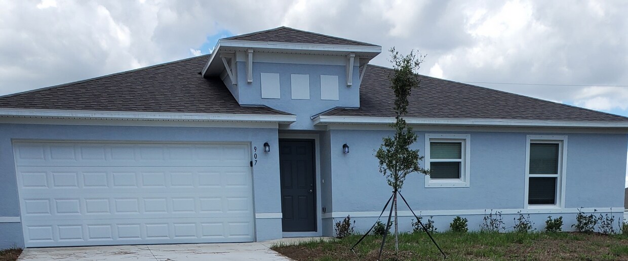 Foto principal - $500 OFF 1ST MONTHS RENT, Brand new 4/2 ho...