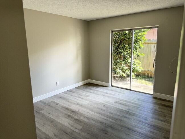 Foto del edificio - 511 Duchess Ct